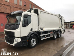 camion de colectare a deşeurilor menajere Volvo