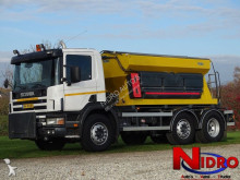 camión esparcidor de sal Scania