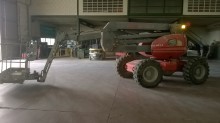 nacelle automotrice articulée télescopique Manitou