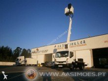 plataforma sobre camião articulado telescópico Nissan