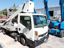 nacela montata pe camion cu brat articulat telescopic Nissan