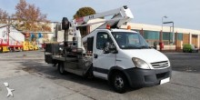 nacela montata pe camion cu brat articulat telescopic Iveco