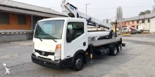 nacela montata pe camion cu brat articulat Nissan