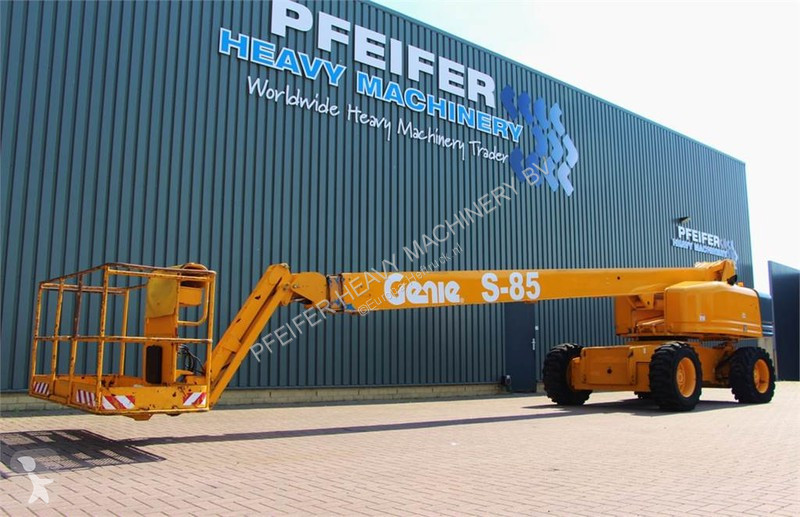 Bekijk foto's Hoogwerker Genie S85/4WD