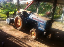 tractor agrícola Hinomoto