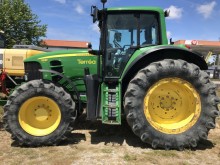 trattore agricolo John Deere