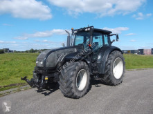 Valtra Landwirtschaftstraktor
