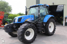 New Holland Landwirtschaftstraktor
