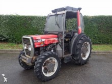 trattore agricolo Massey Ferguson