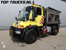 tracteur agricole Mercedes Unimog U 300 tipper, salt cellar, lawn mower