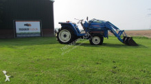 tracteur agricole Iseki TA247 met Voorlader TA247