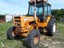 Renault 652 farm tractor