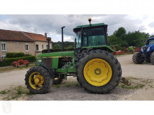 tracteur agricole John Deere 3140