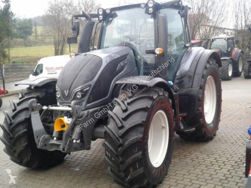 Vedeţi fotografiile Tractor agricol Valtra