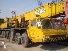 grua móvel Tadano