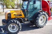 Renault Traktor für Weinanbau