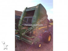 John Deere 864