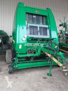 John Deere 864