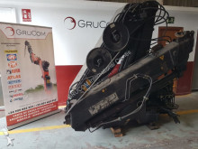 grue auxiliaire Hiab