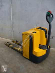 Jungheinrich EJE 220 pallet truck