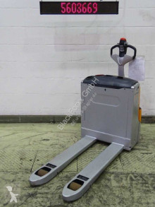 Still pedestrian pallet truck