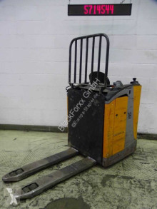 Still pedestrian pallet truck