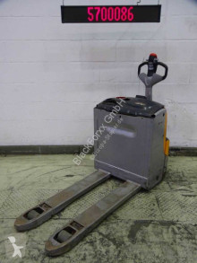 Still EXU18 pallet truck