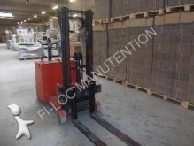 Linde stand-on stacker