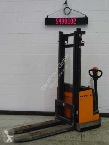 OM pedestrian stacker