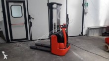 Linde L 12 stacker