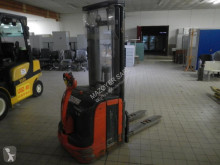 Fenwick L14 stacker