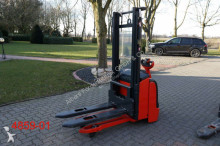 Linde pedestrian stacker