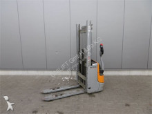 Still pedestrian stacker