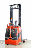 Linde stacker