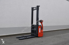 Linde stacker