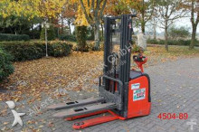 Linde stacker