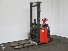 Linde stacker