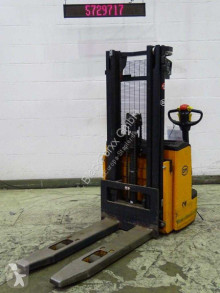 OM pedestrian stacker