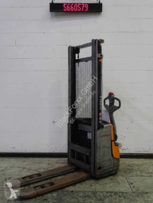 Still pedestrian stacker