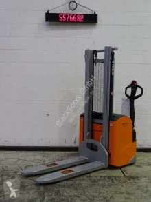 Still pedestrian stacker