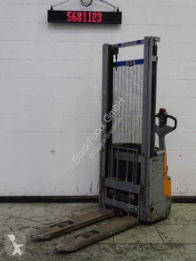 Still pedestrian stacker