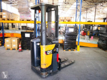 electrotranspalet cu platforma pentru operator Caterpillar