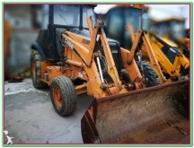 экскаватор-погрузчик с сочлененной рамой JCB