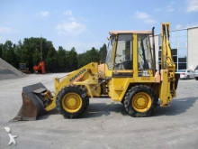 экскаватор-погрузчик с сочлененной рамой Komatsu