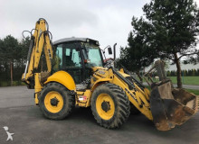 tractopelle New Holland