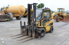 chariot à mât rétractable Caterpillar DP30N