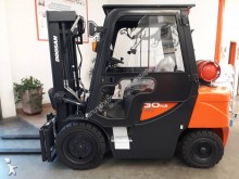 Doosan gas forklift