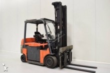 carrello elevatore elettrico Toyota