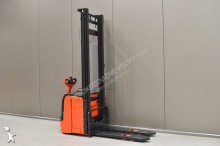 Linde electric forklift