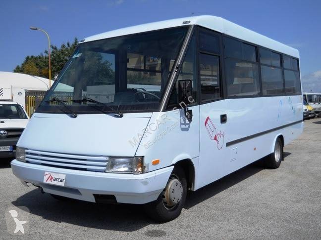 Vedere le foto Pullman Iveco daily minibus 25 posti